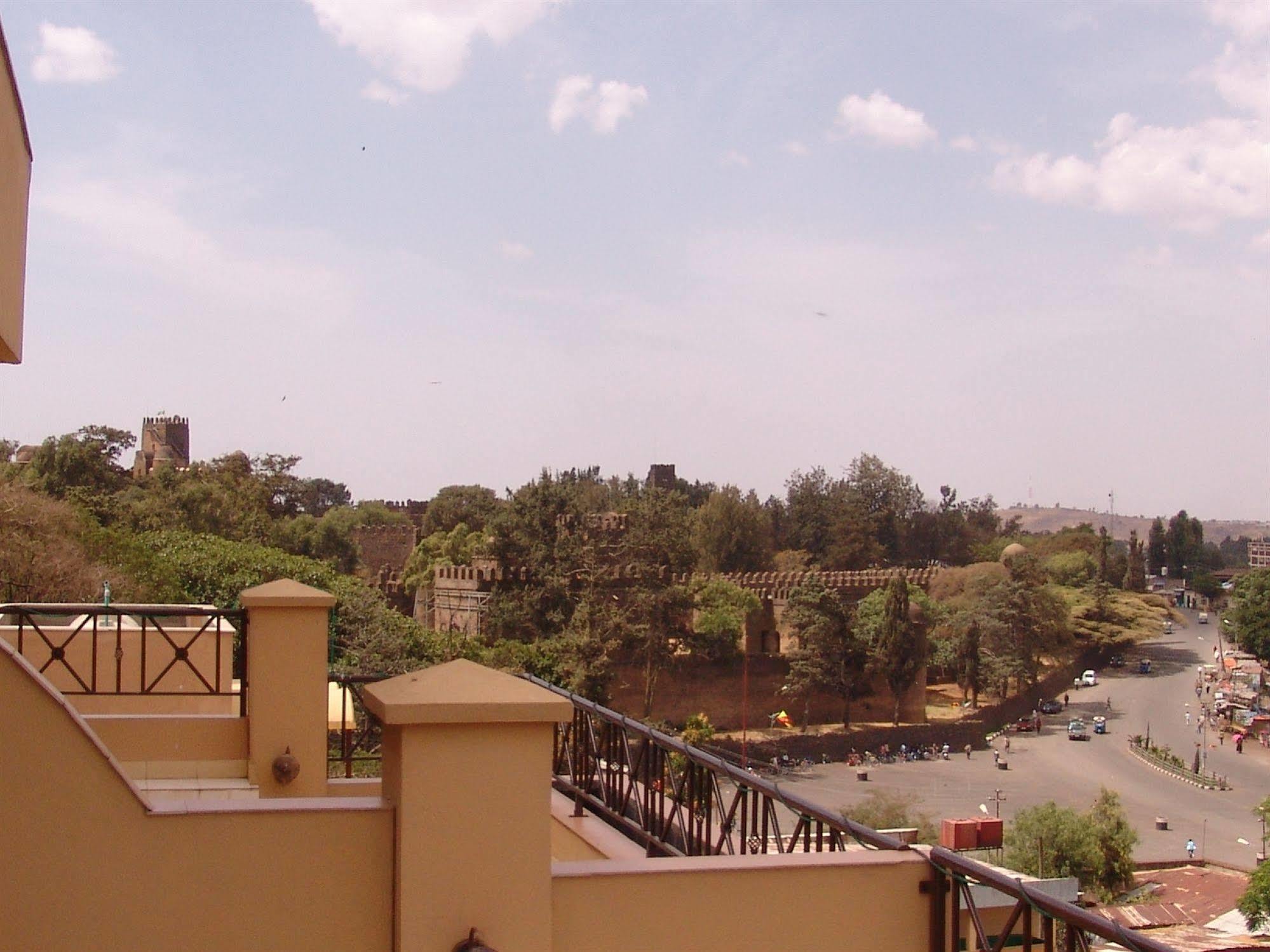 Taye Belay Hotel Gonder Extérieur photo