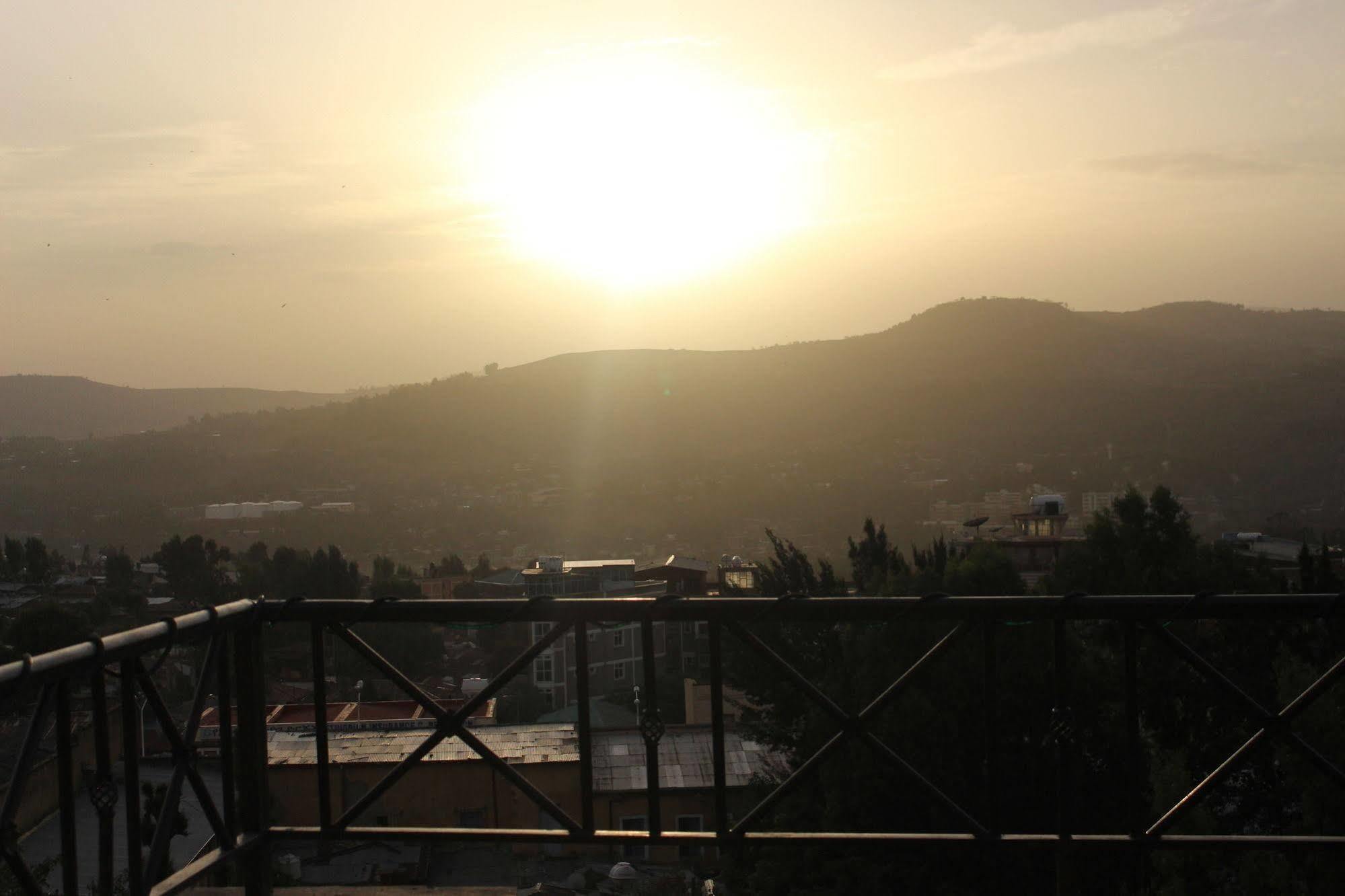 Taye Belay Hotel Gonder Extérieur photo